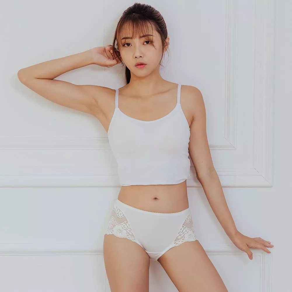 【SKYLIE銀離子】柔魅蕾絲中腰平口褲-白色