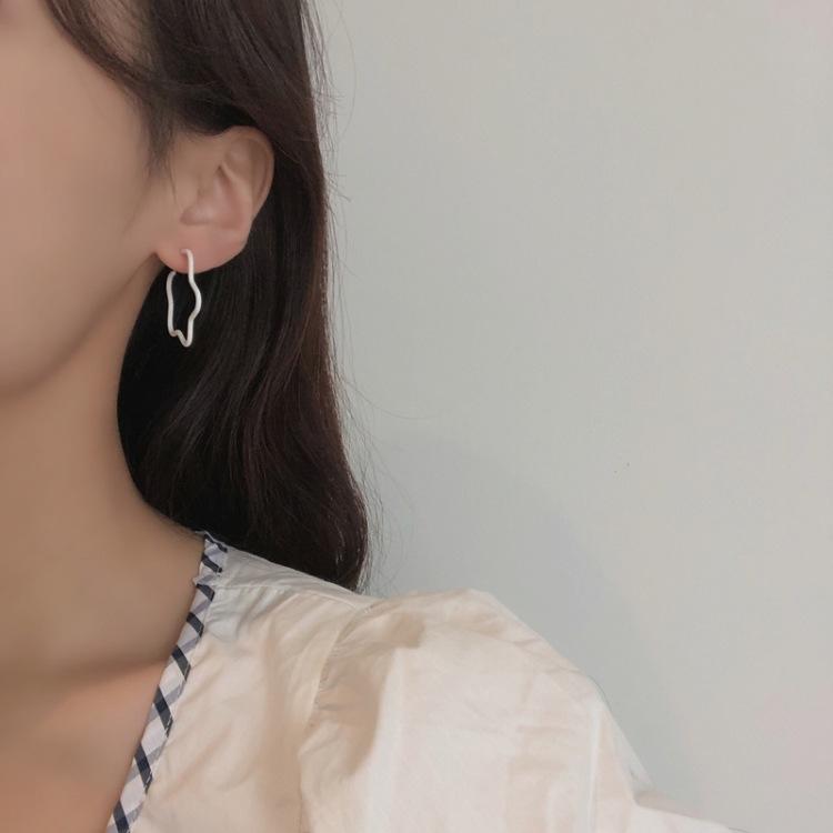 S925銀針簡約唯美鏤空花朵耳釘個性彩色烤漆耳環