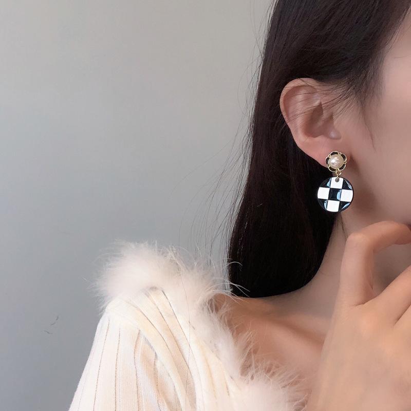 S925銀針日韓ins風棋盤格幾何氣質時尚珍珠耳飾