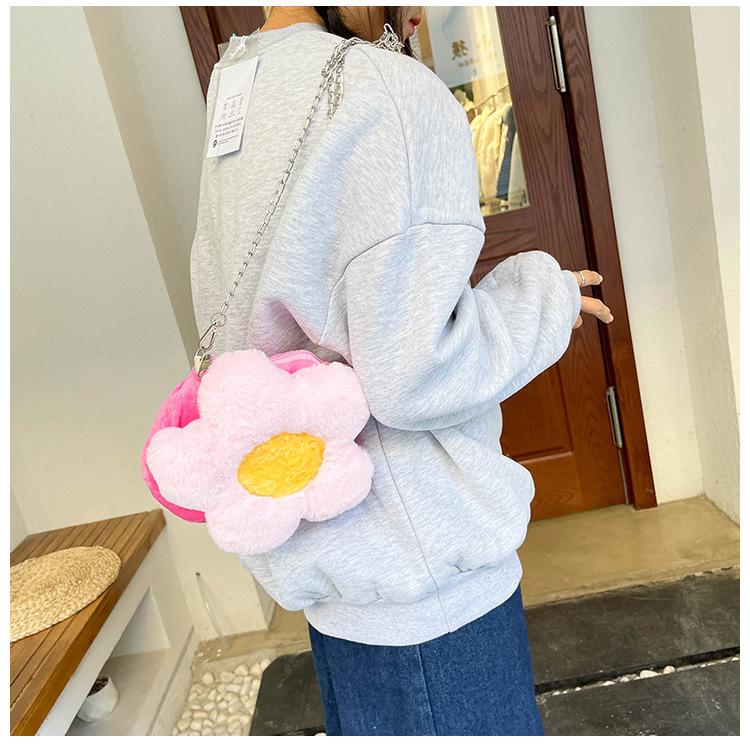 韓版時尚撞色花朵造型背包甜美少女鏈條斜挎毛絨包3色