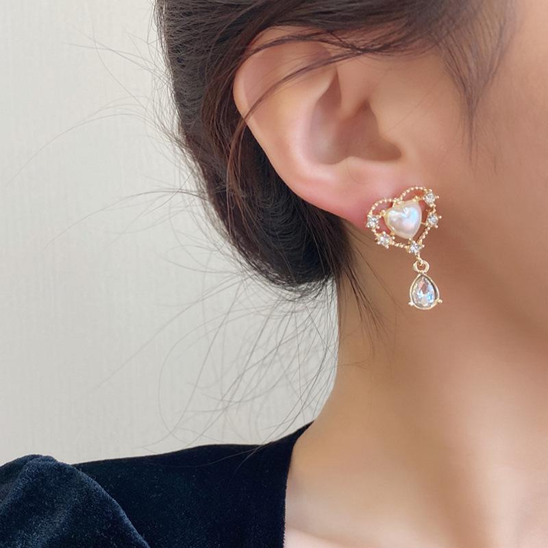 S925銀針鏤空鑲鑽珍珠水滴耳墜設計感耳環