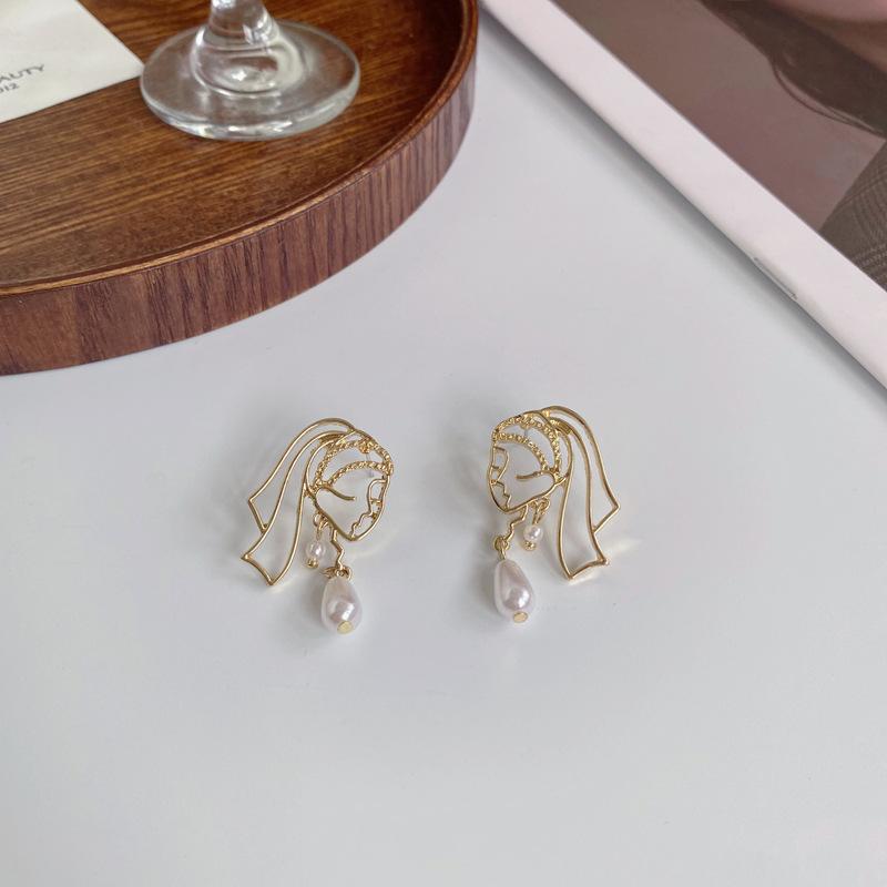 S925銀針日韓國甜美仿珍珠鏤空人頭像耳飾