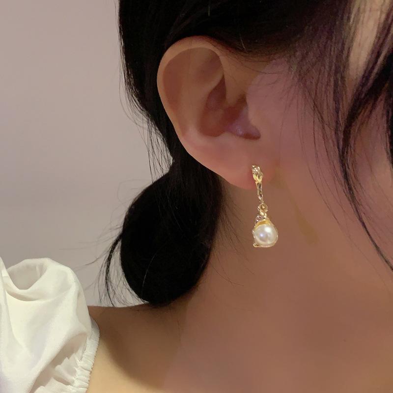 S925銀針高級感金屬時尚幾何珍珠耳環