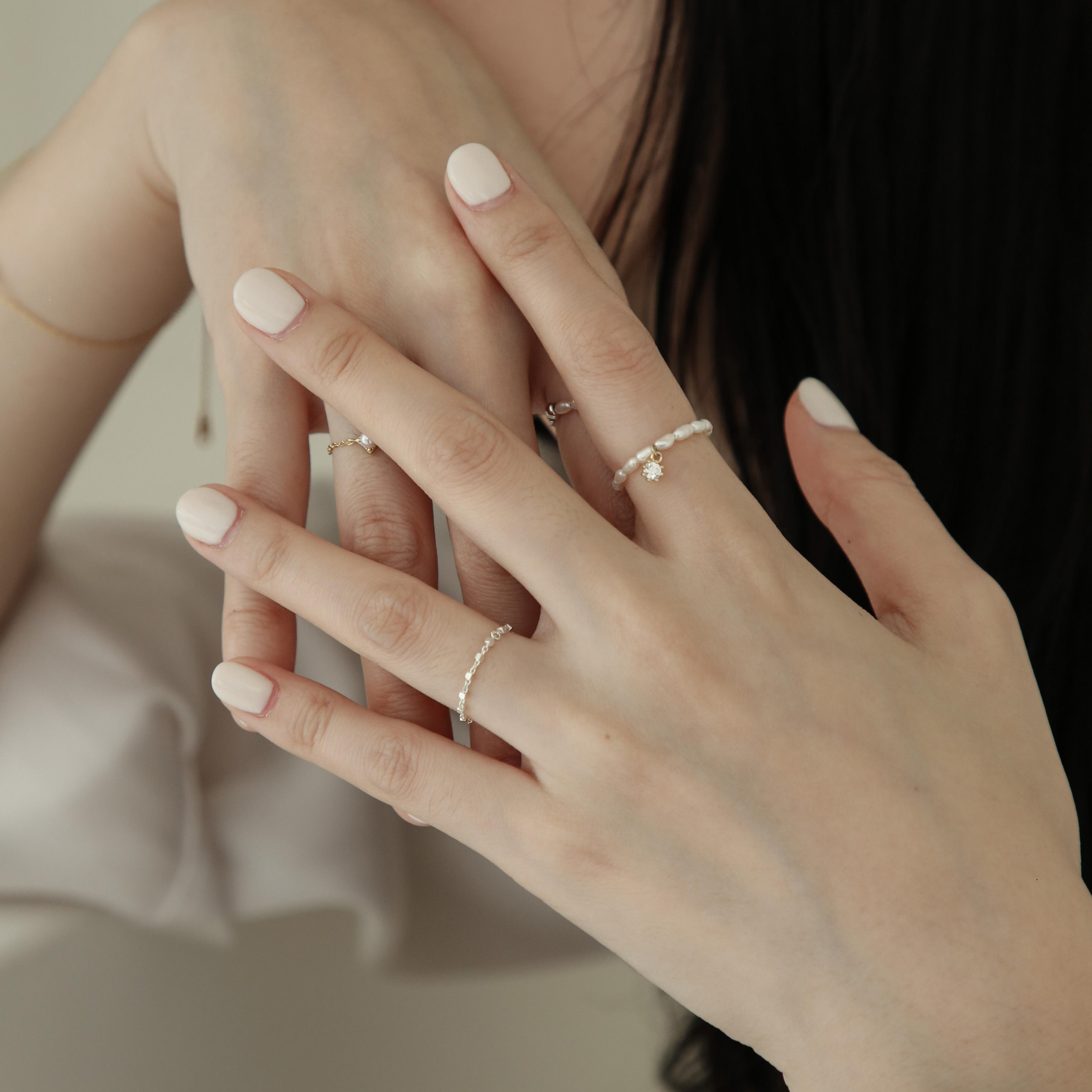 珍珠與鋯石戒指