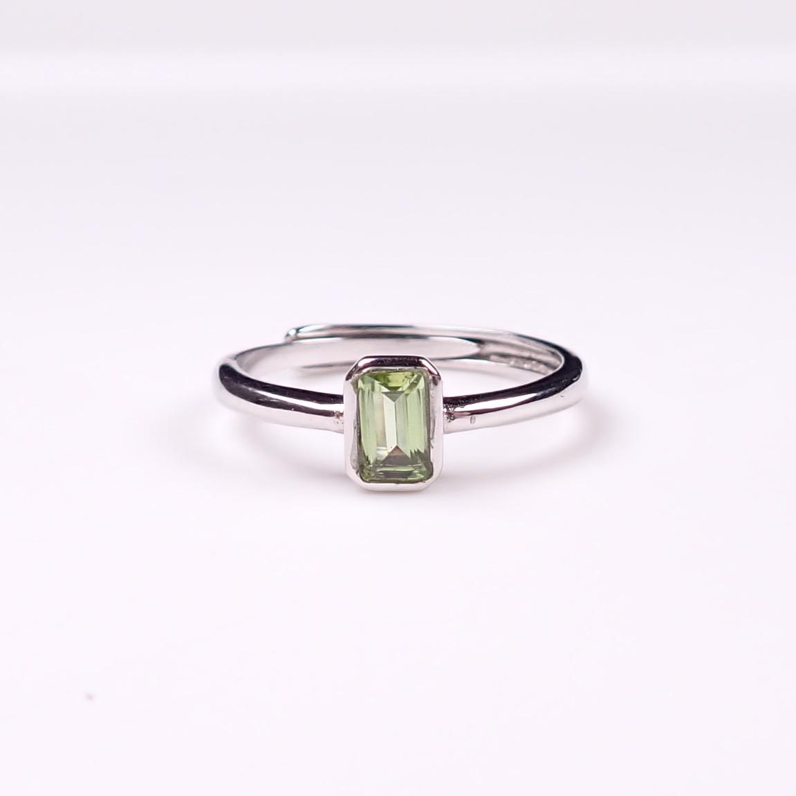 橄欖石Solitaire祖母綠型車工純銀戒指