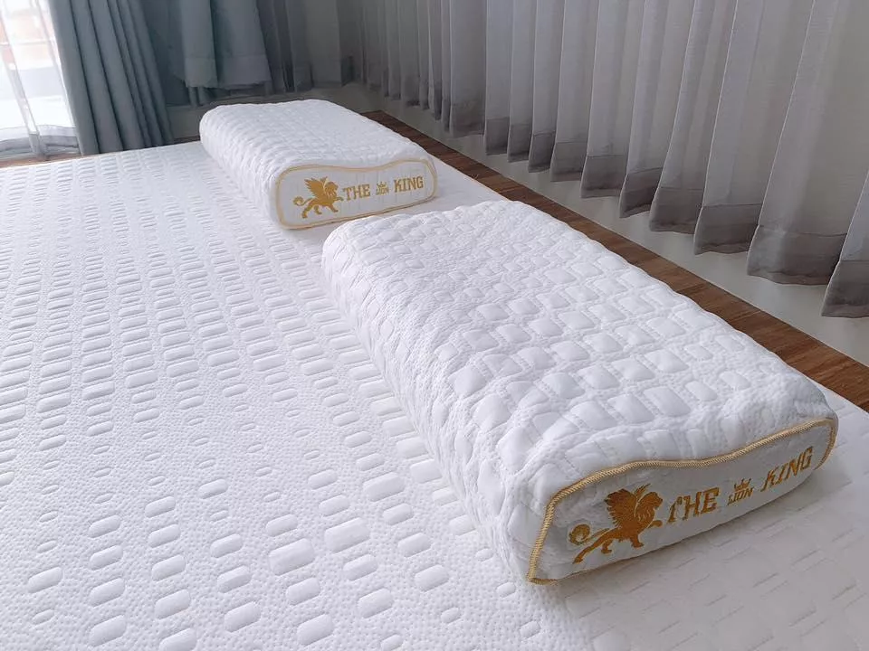 泰國THE LIONKING 皇室乳膠絕美97%純天然乳膠枕​