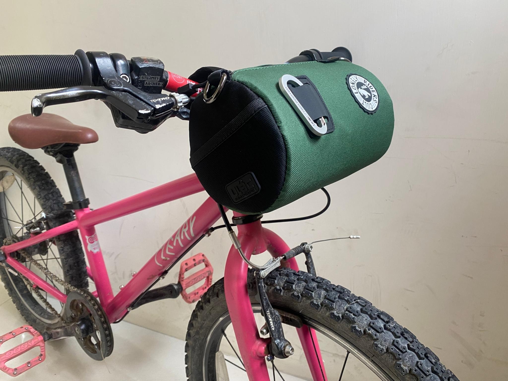 大人小孩戶外出遊的好工具~ 水壺袋2.7L 座墊包 單車 車前包 杯架  滑步車 腳踏車 嬰兒