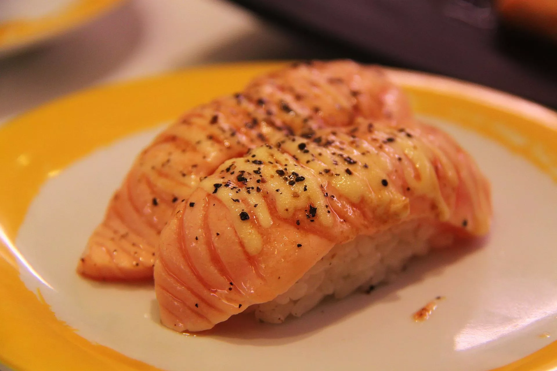炙燒鮭魚起司握壽司