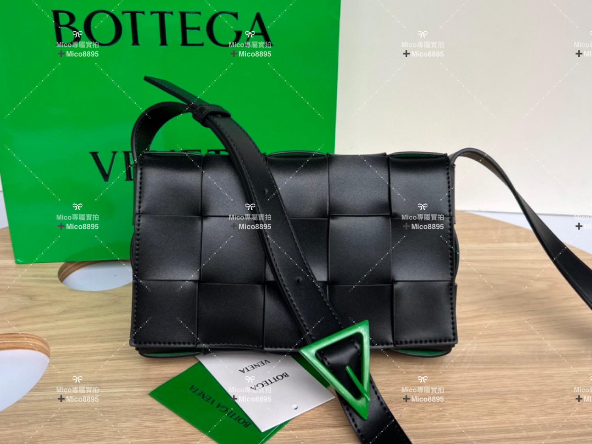 Bottega Veneta BV 牛皮拼綠 Cassette 編織斜挎包 簡約/通勤 23cm