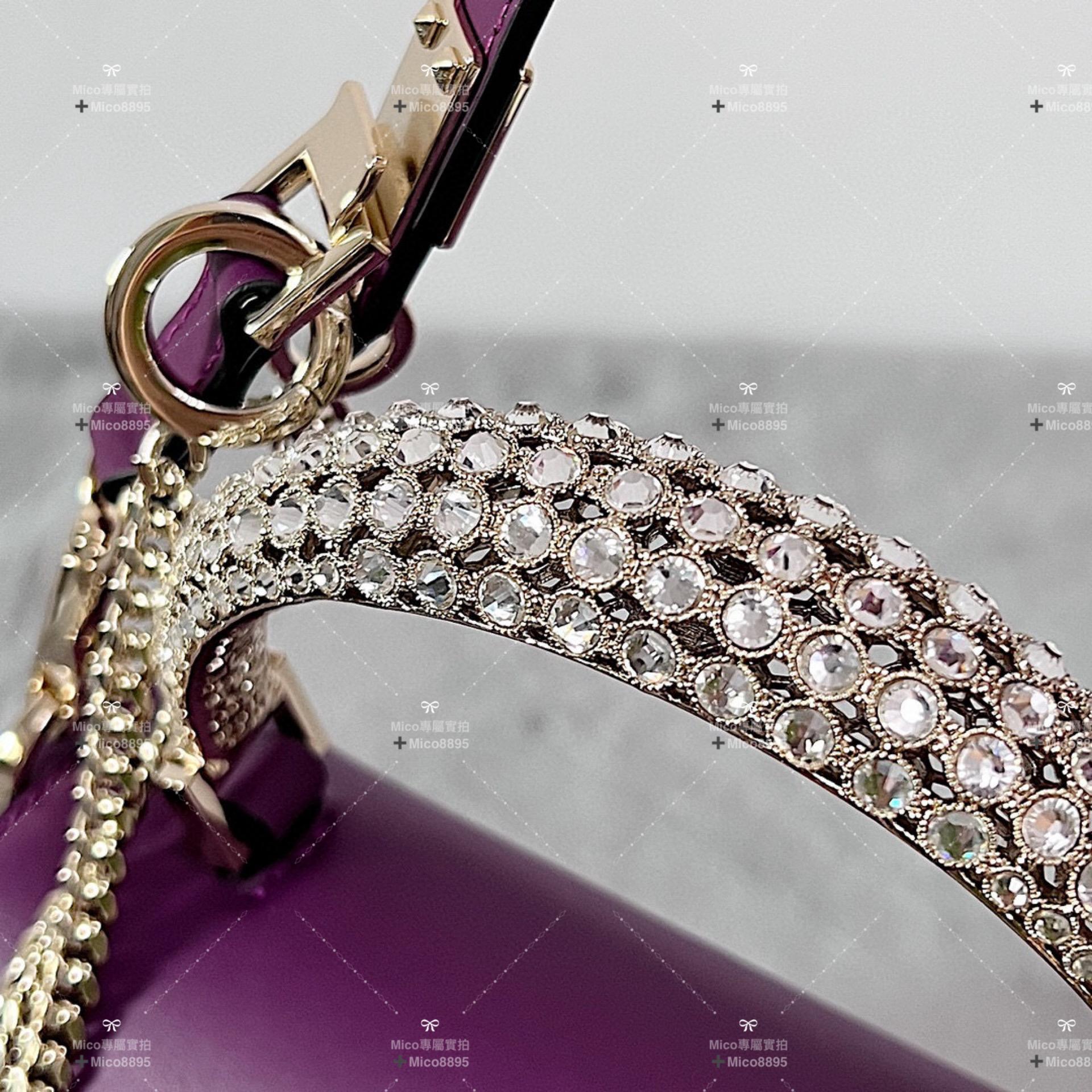 Valentino VSLING小號 水晶裝飾小牛皮手袋， 可斜挎，提手設計便於手提 深紫色 22cm