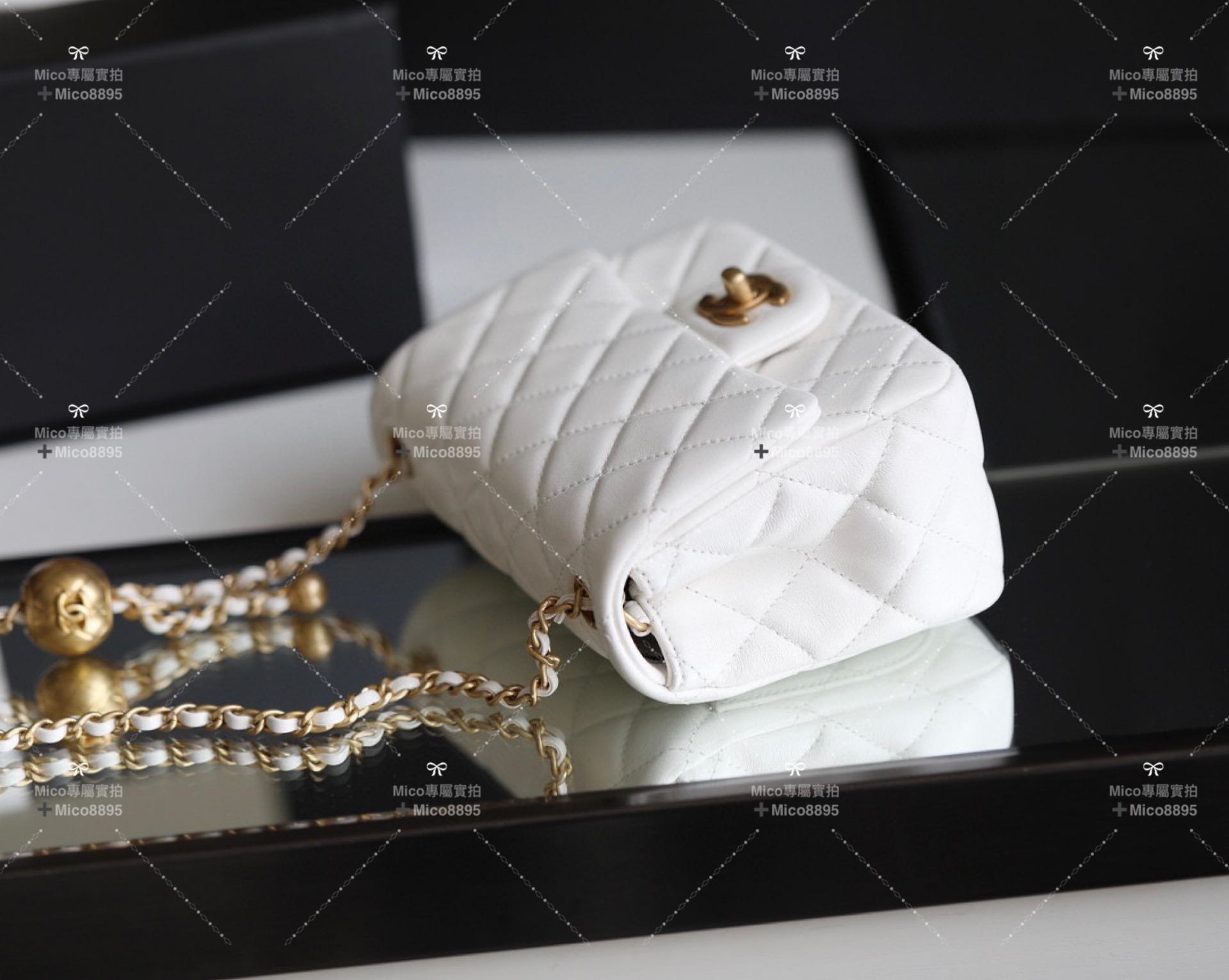 Chanel 金球系列 白色小羊皮口蓋包 進化Classic Flap革新演繹  𝐦𝐢𝐧𝐢 𝐜𝐟方胖子外觀 18cm