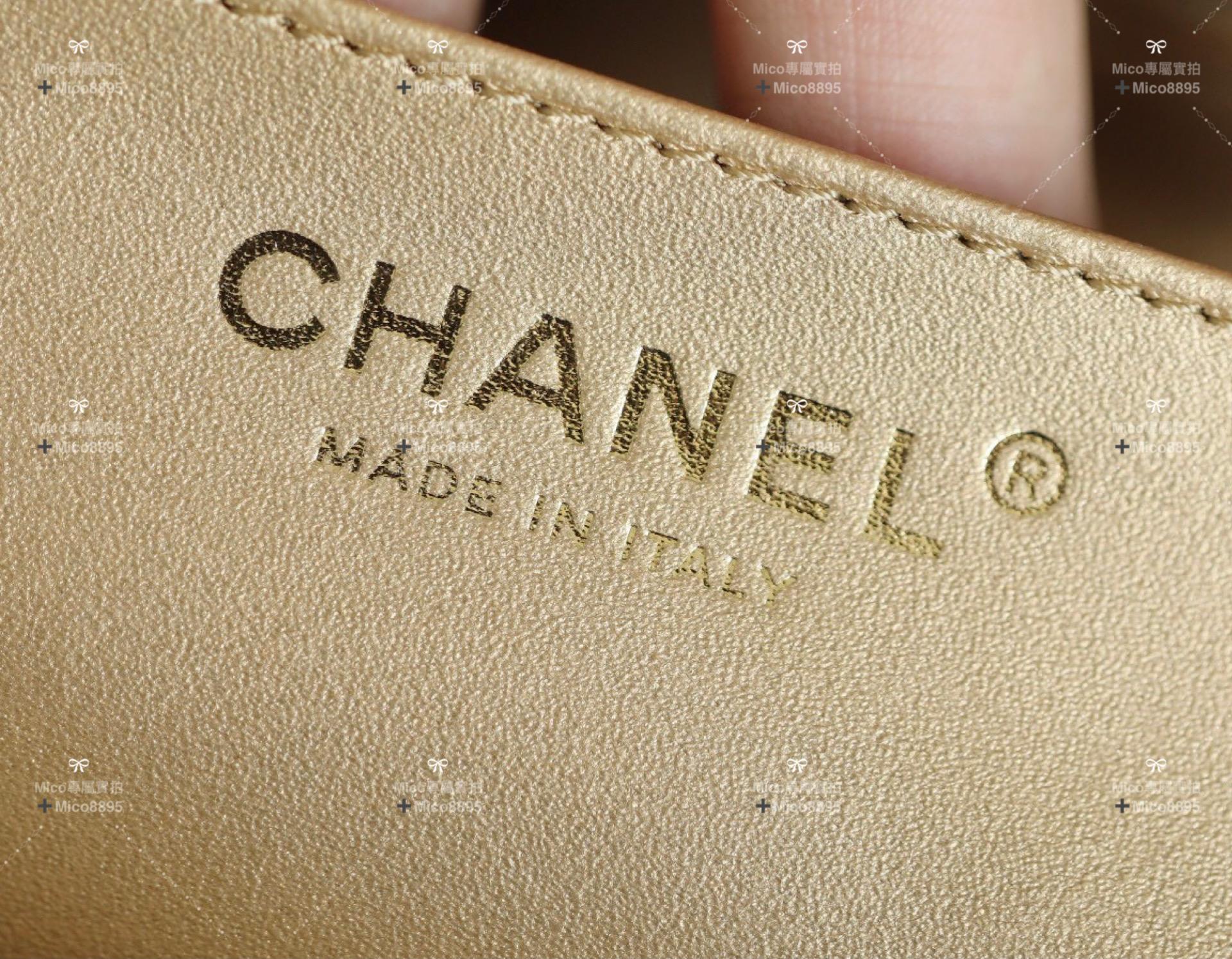Chanel 金球系列 白色小羊皮口蓋包 進化Classic Flap革新演繹  𝐦𝐢𝐧𝐢 𝐜𝐟方胖子外觀 18cm