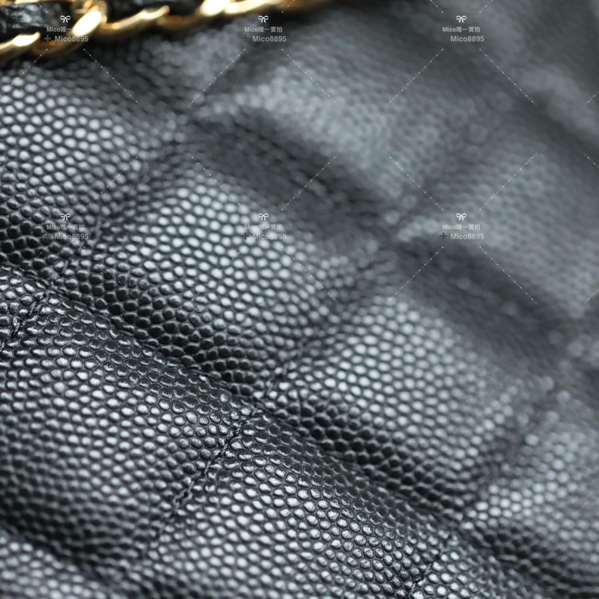 Chanel 22K 秋冬款 黑色荔枝皮 小球紋 手機包 手提鏈條手機包 牛皮 尺寸：𝟷𝟶*𝟷𝟽 *𝟺.𝟻 𝚌𝚖