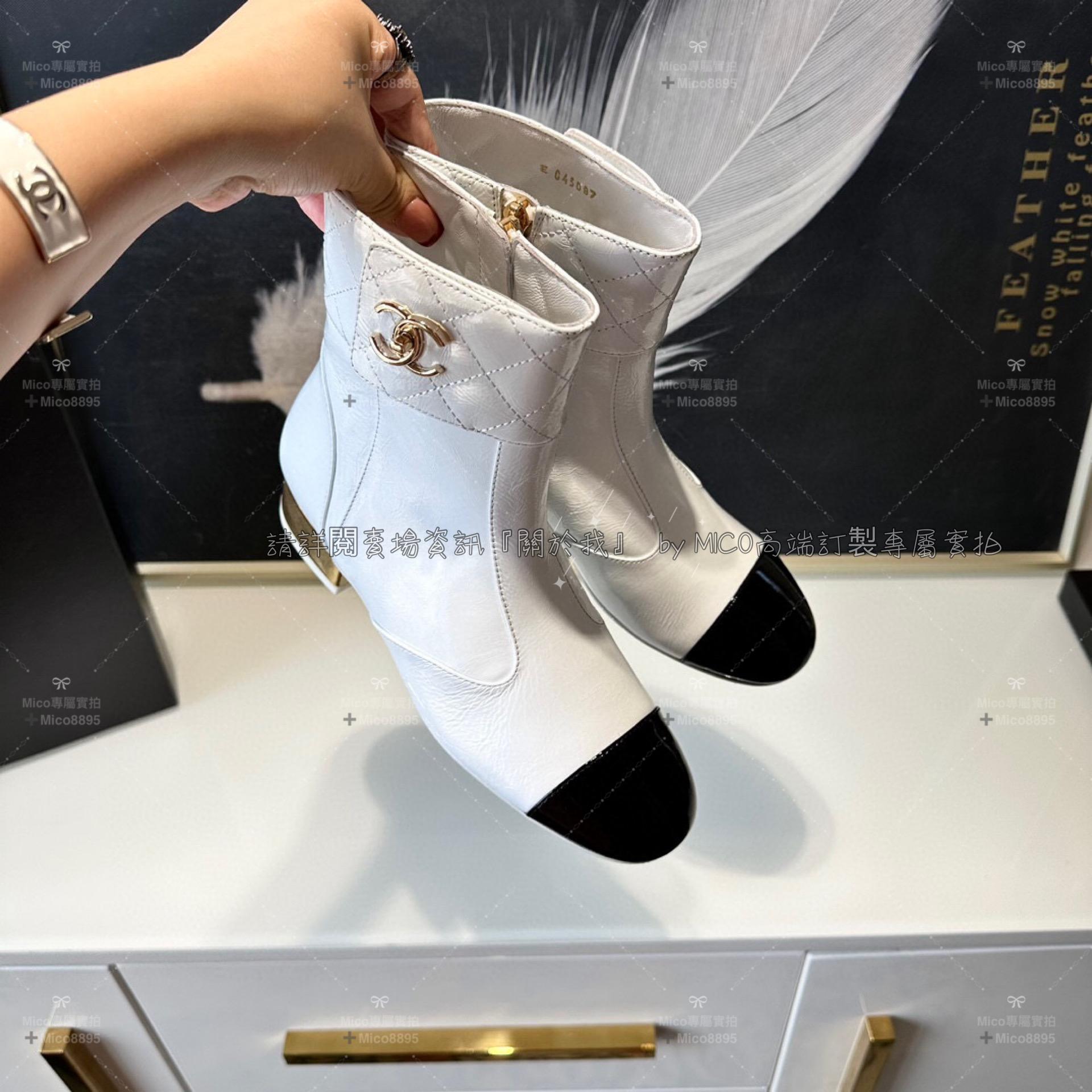 Chanel 23S 金屬扣LOGO金色跟 白色小短靴 鞋面牛皮/內裡羊皮 Size 35-39