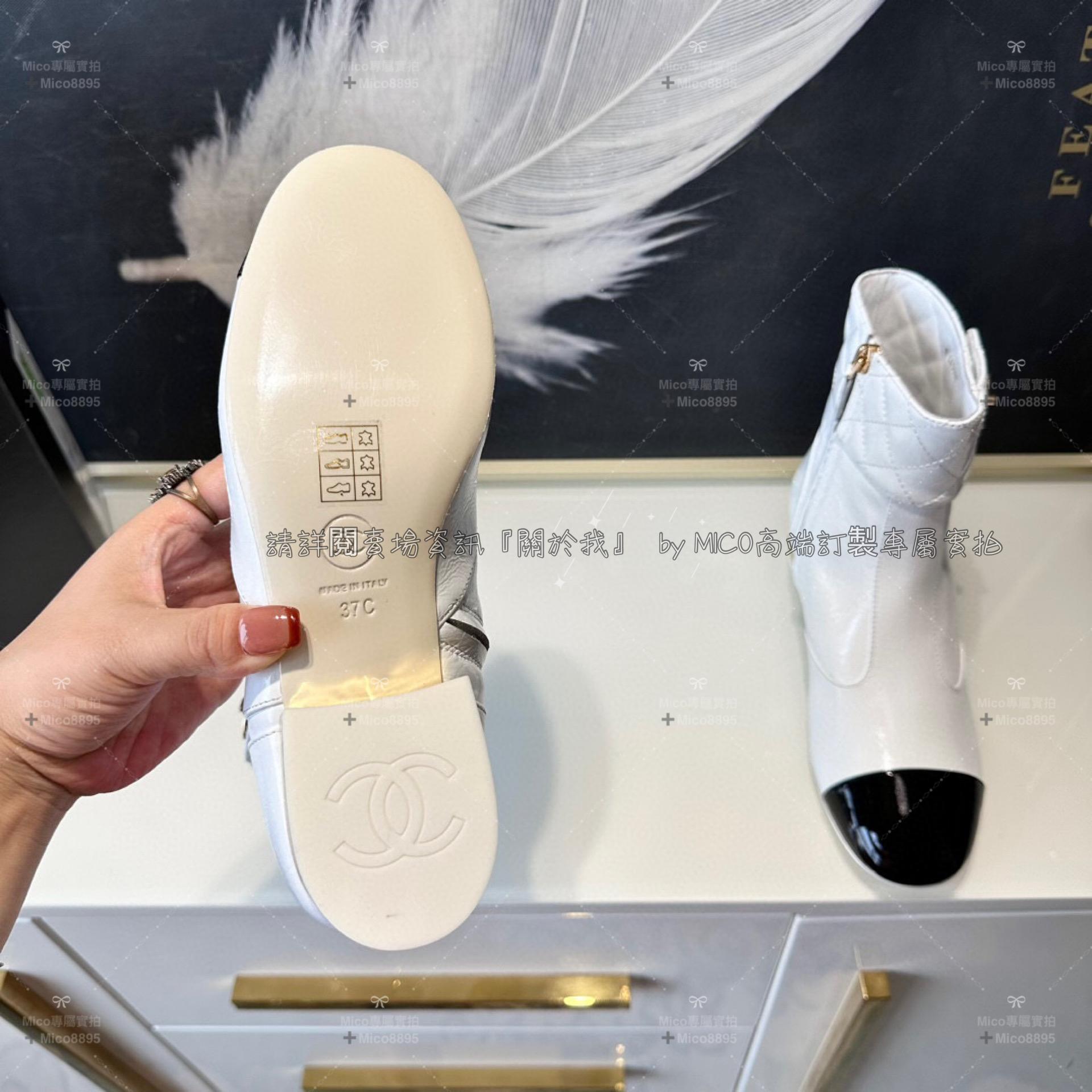 Chanel 23S 金屬扣LOGO金色跟 白色小短靴 鞋面牛皮/內裡羊皮 Size 35-39