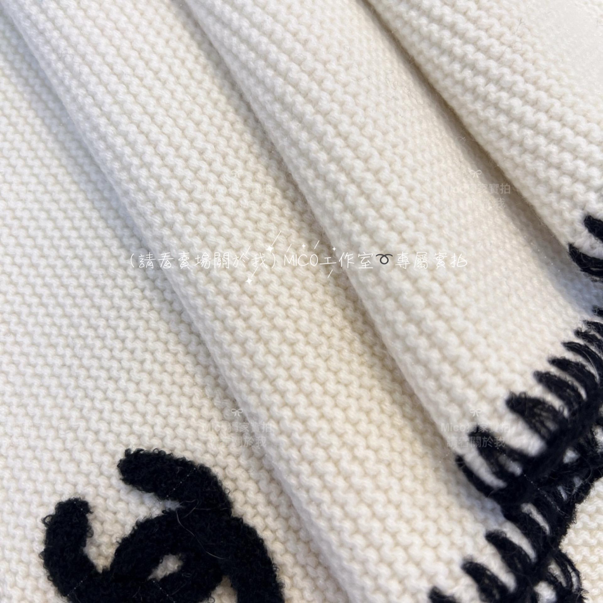 Chanel 高訂版 23A款 羊絨白色拼黑色鎖邊圍巾 Size ：200✖️30cm