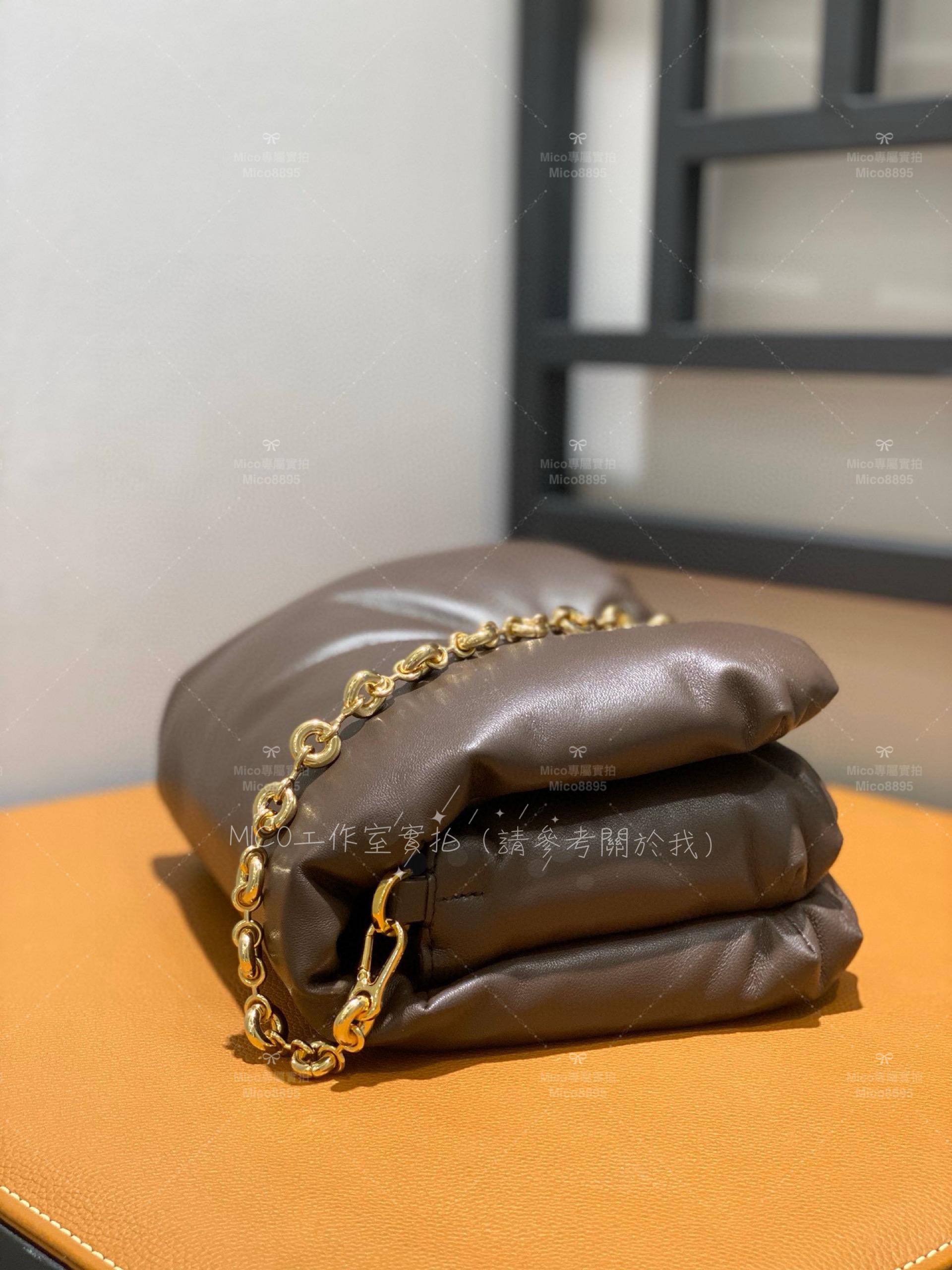 Loewe 納帕羊皮革 巧克力色 Puffer Goya手袋 枕頭包/豆腐包 23cm