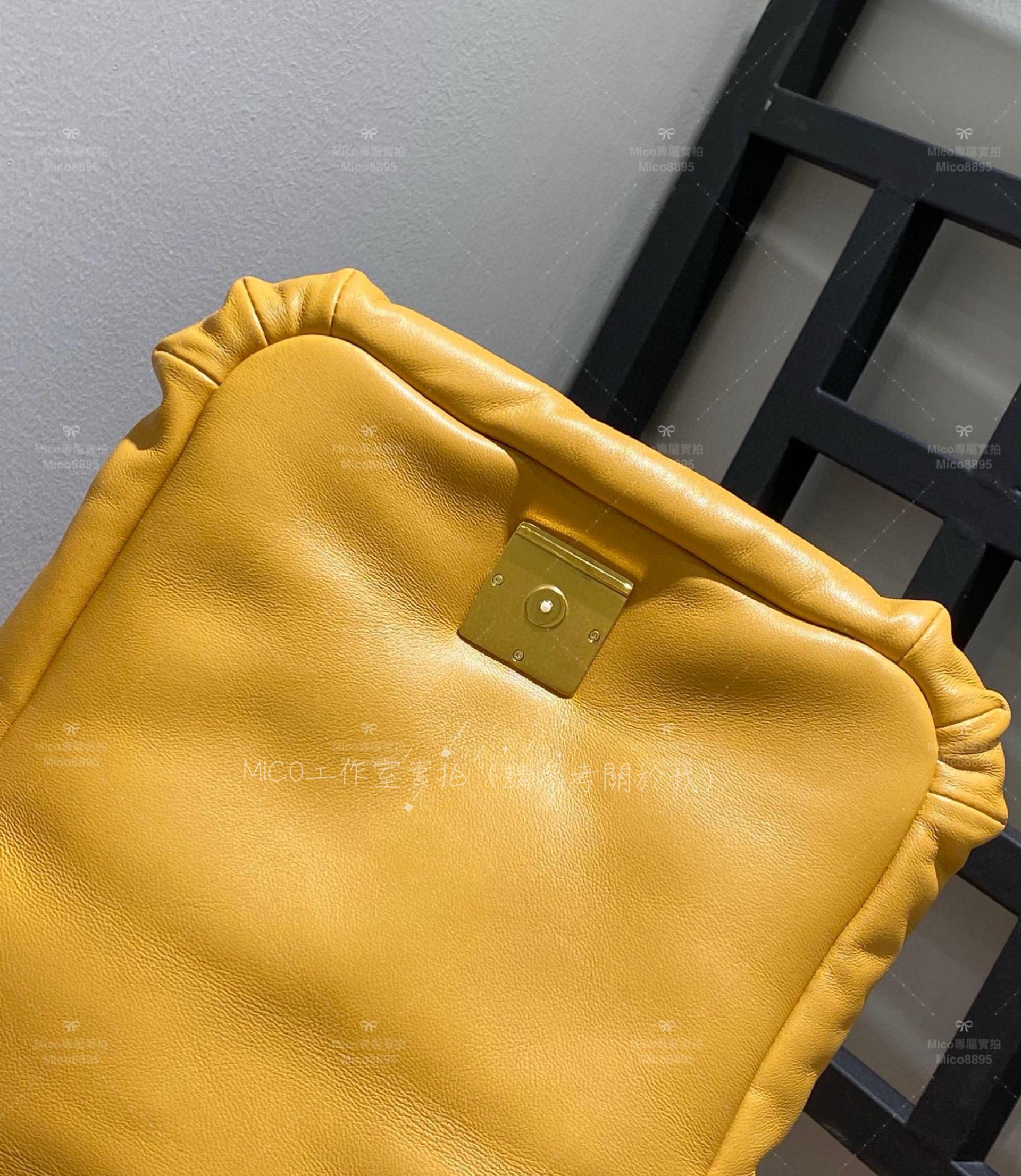 Loewe 納帕羊皮革 芒果黃 Puffer Goya手袋 枕頭包/豆腐包 23cm