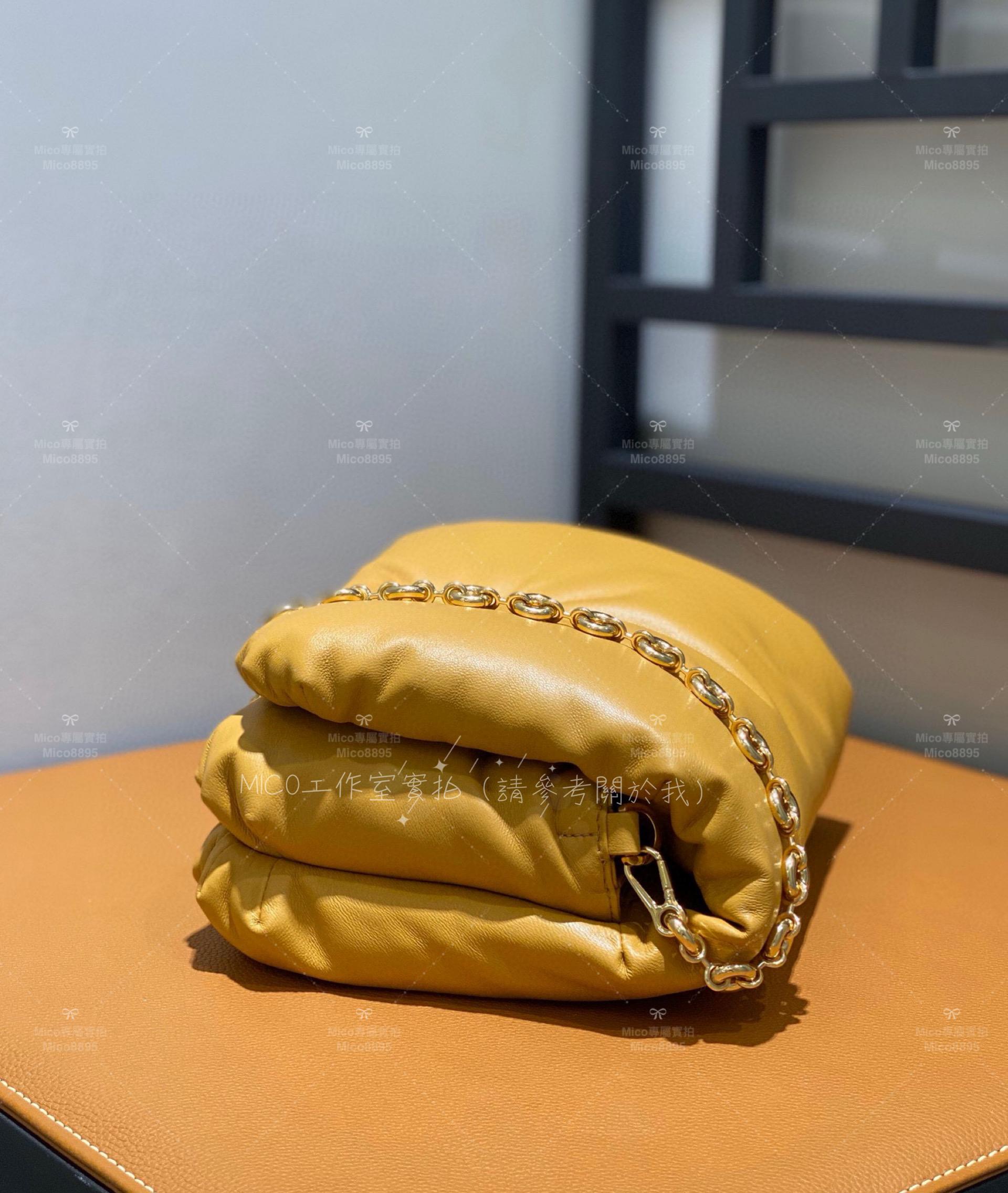 Loewe 納帕羊皮革 芒果黃 Puffer Goya手袋 枕頭包/豆腐包 23cm