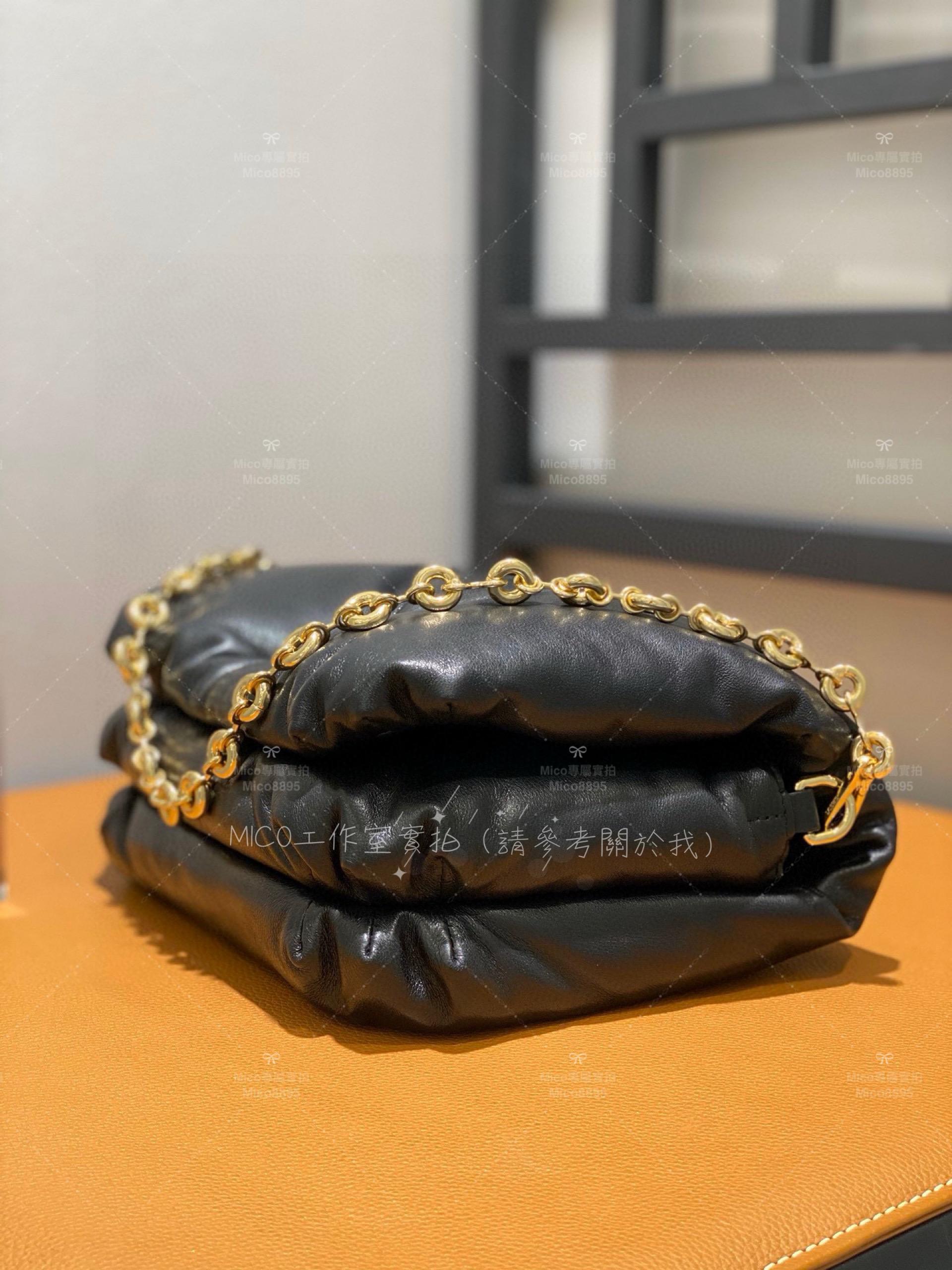 Loewe 納帕羊皮革 經典黑色 Puffer Goya手袋 枕頭包/豆腐包 23cm