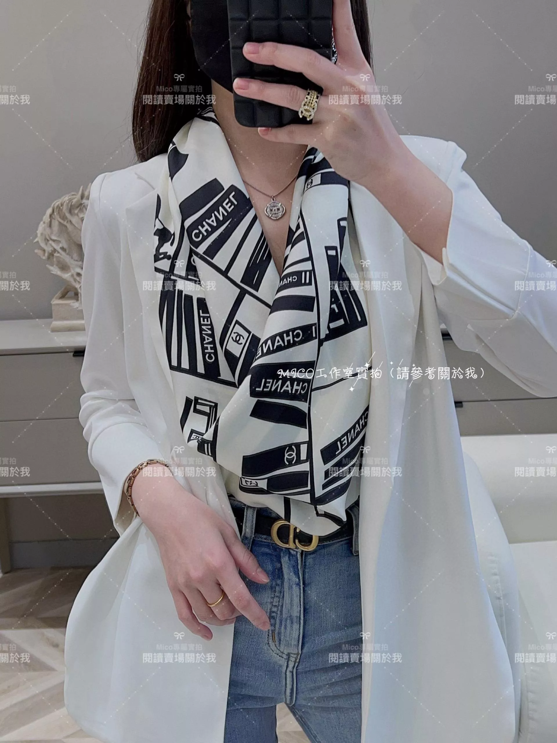 Chanel 白色塗鴉款絲巾 方巾 Size ：90x90cm 100%真絲
