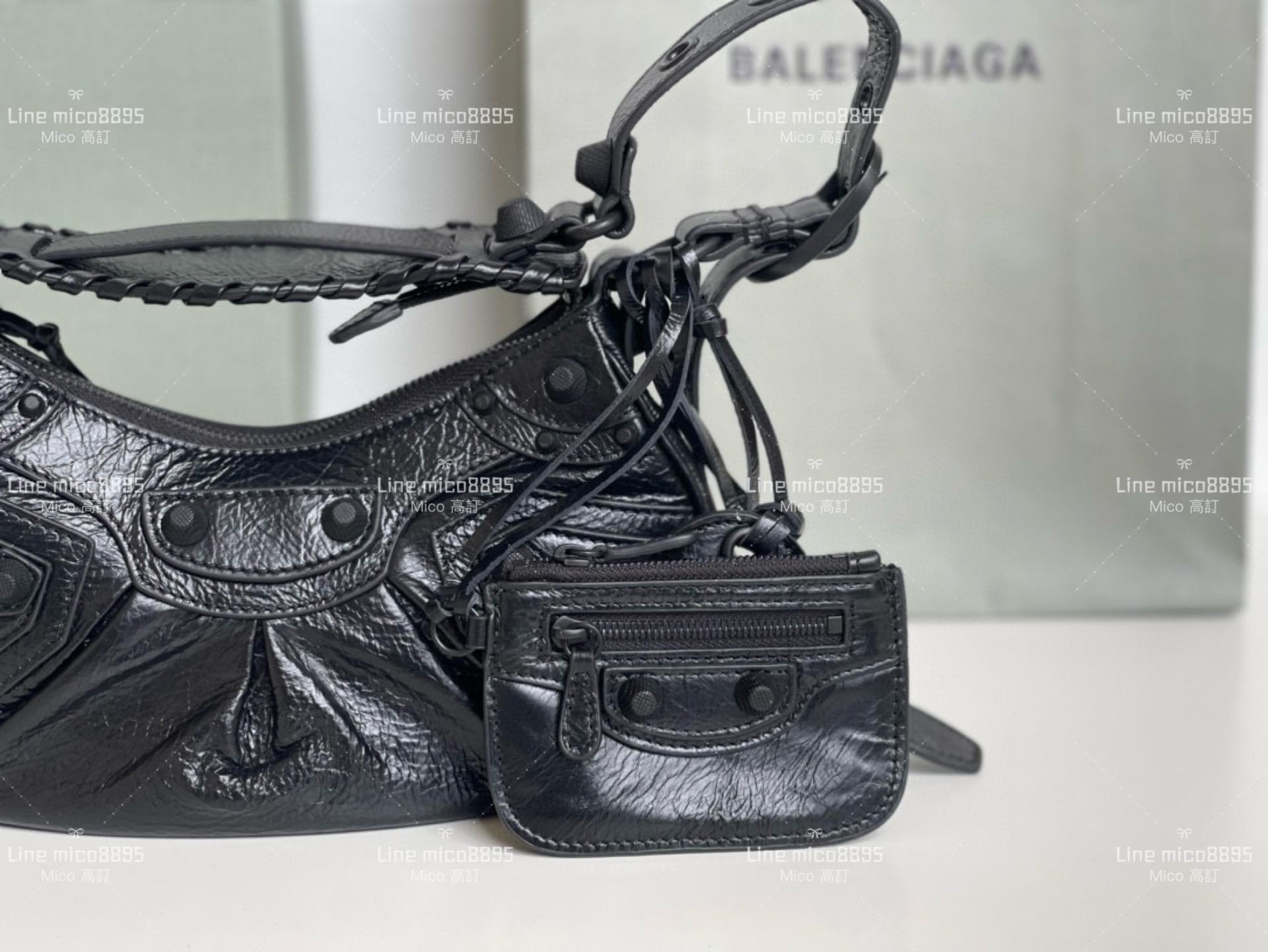 Balenciaga(巴黎世家) 爆裂紋/黑釦 26cm Le Cagole半月包/餃子包/機車包