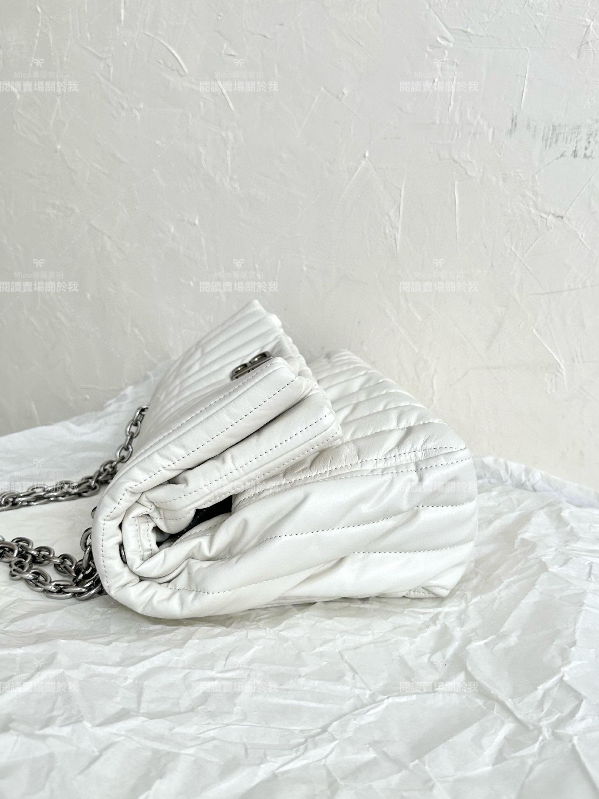 Balenciaga 巴黎世家 豎紋monaco蓬蓬包/枕頭包 白銀中號 32.5cm