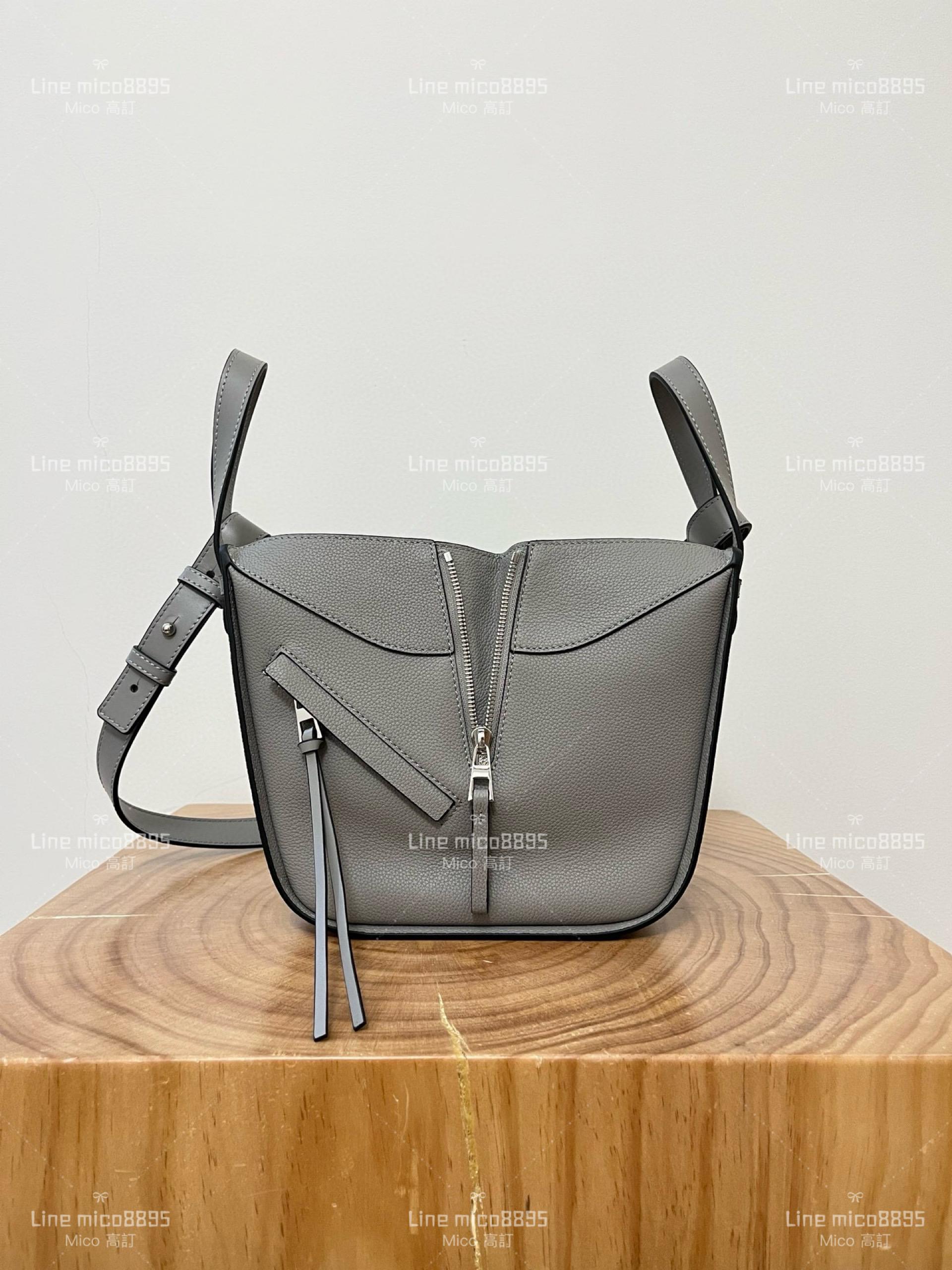 Loewe Hammock bag 吊床包 ｜珍珠灰/荔枝皮革 真皮/牛皮 新尺寸 20cm 手提斜跨包/水桶包