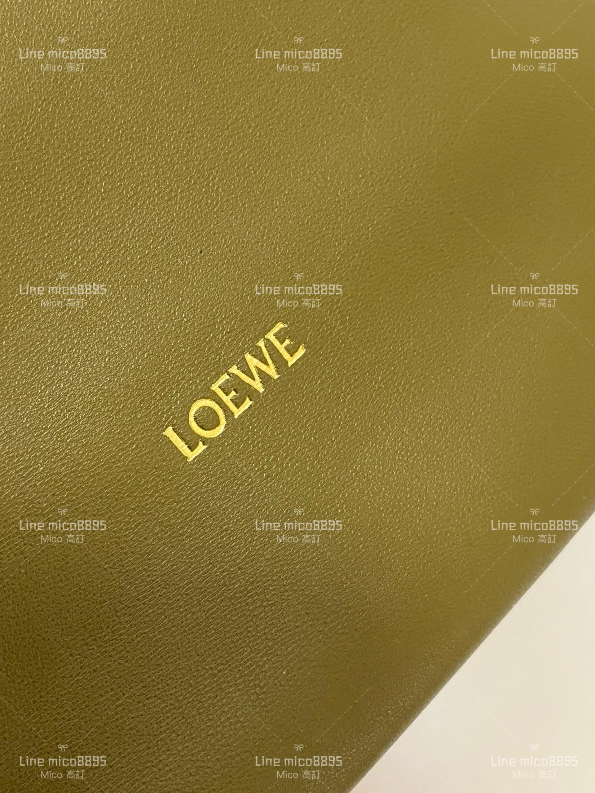 Loewe Squeeze手袋 中號 橄欖綠｜納帕羊皮革 彎月形包口 肩背包 33cm