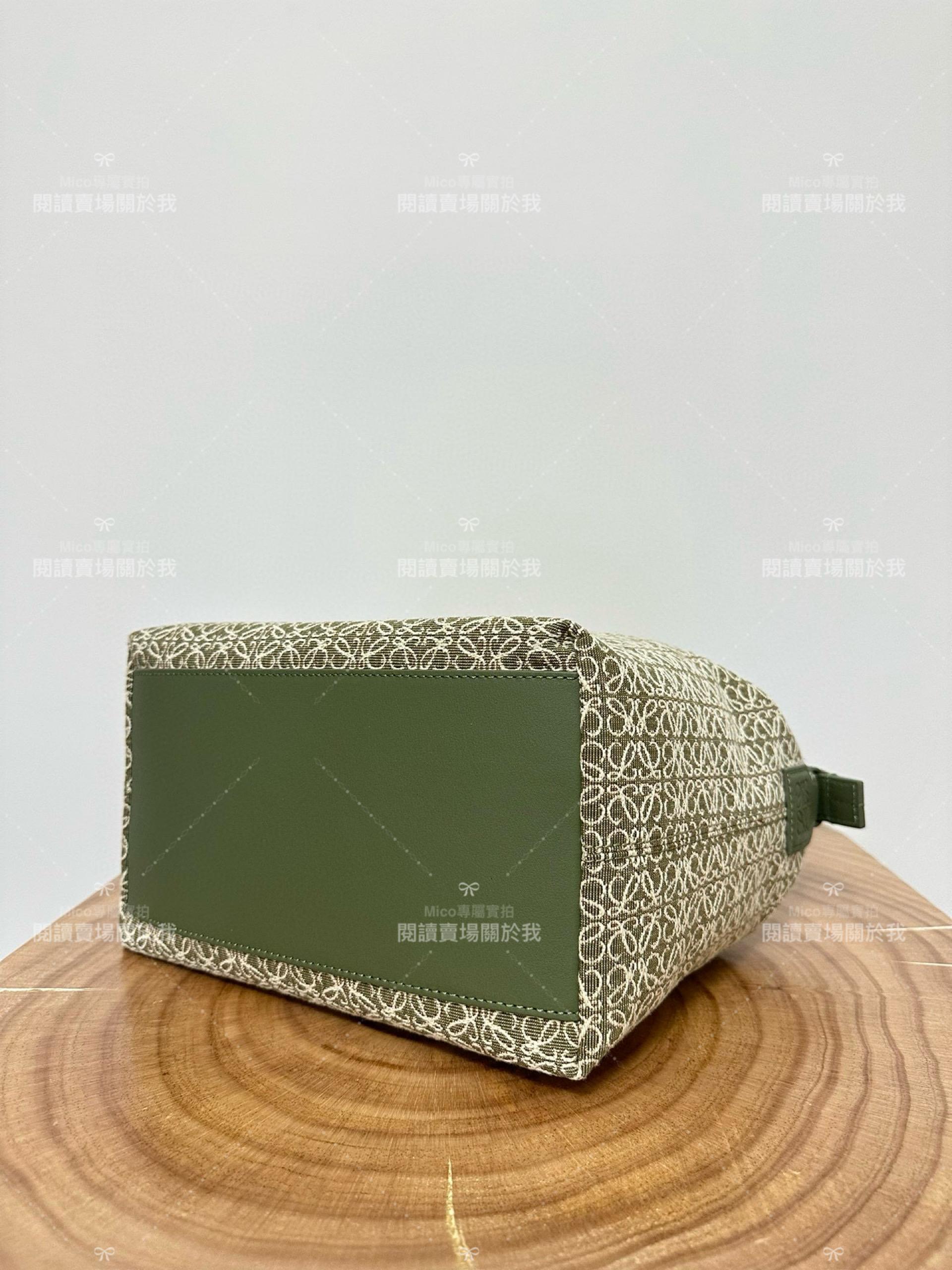 Loewe 牛油果綠 Anagram Cubi 飯盒包/腋下包 大號/35cm 帆布包 Anagram提花布和牛皮革