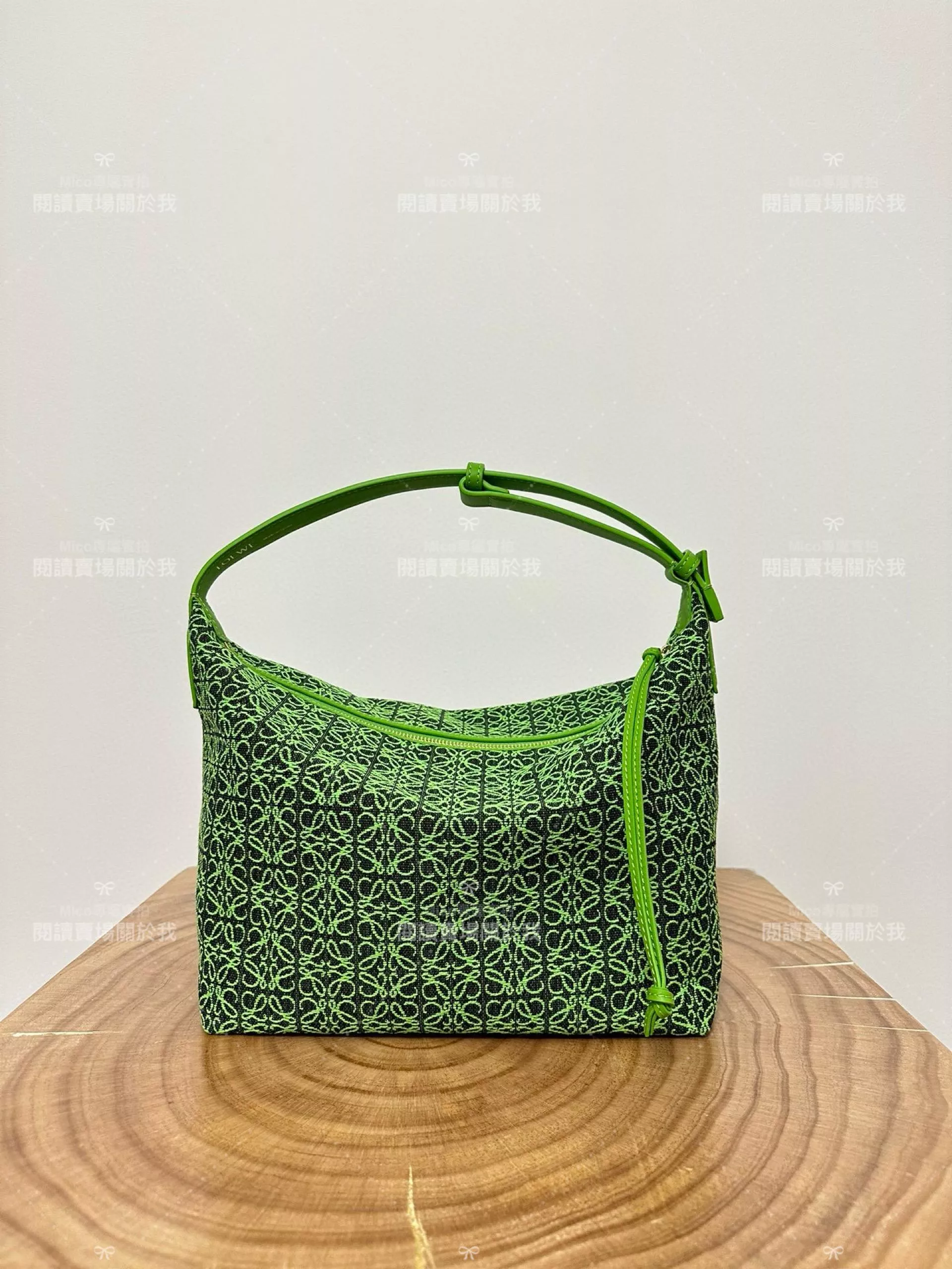 Loewe 螢光綠Anagram Cubi 飯盒包/腋下包 大號/35cm 帆布包 Anagram提花布和牛皮革