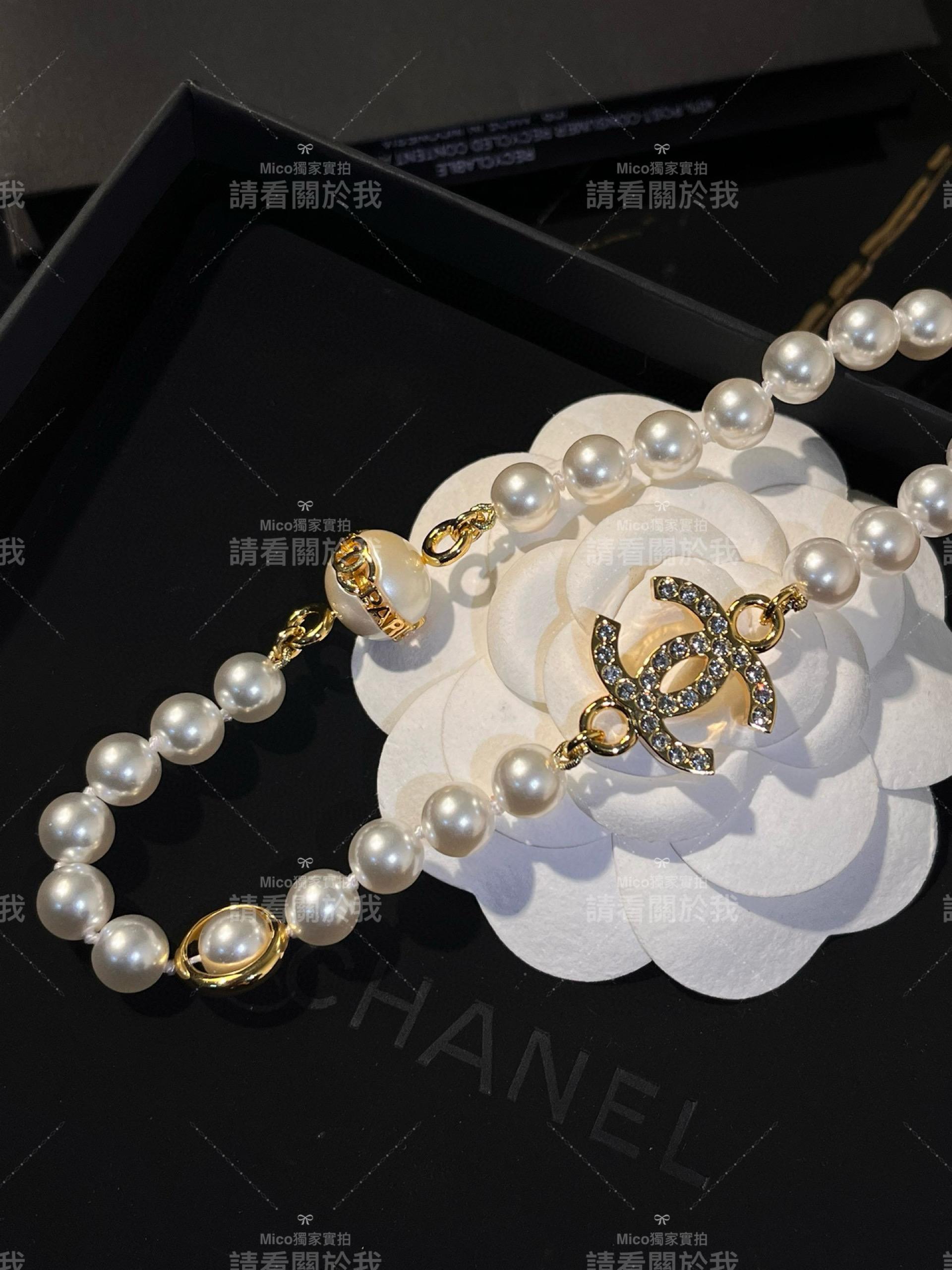 Chanel 半鏤空字母滿鑽雙C珍珠項鍊choker