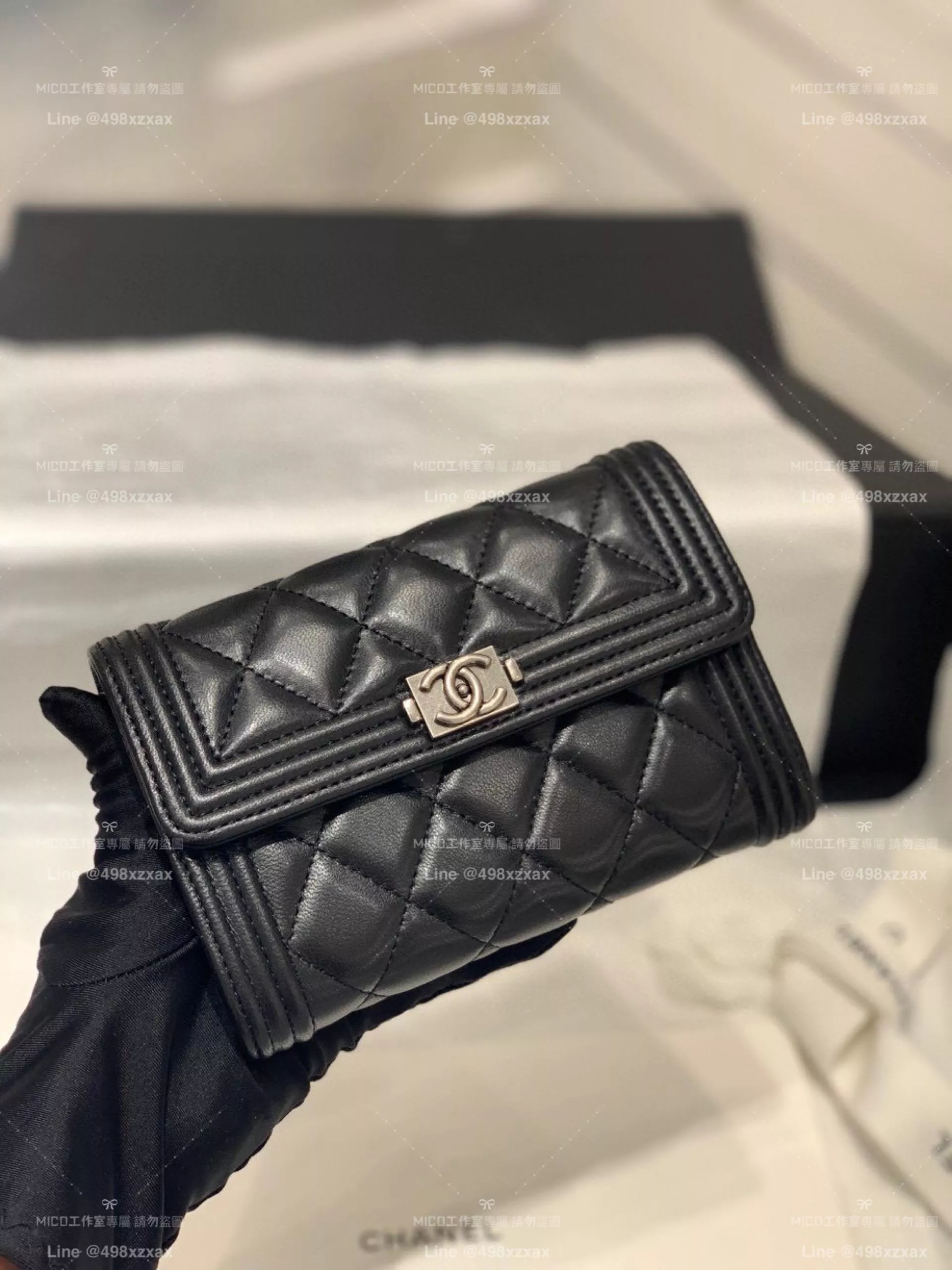 Chanel 經典菱格紋 黑色小羊皮/做舊五金銀釦 三折短夾 錢包