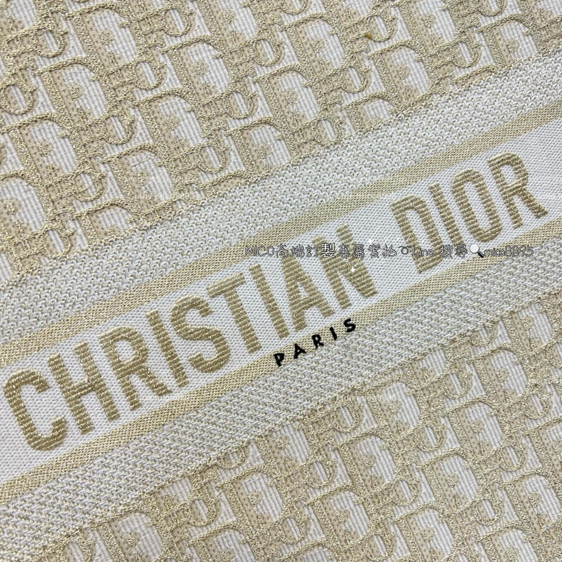 Dior 聖誕限定 大號 BookTote 金字刺繡刺繡手提包 42cm (體積較大無盒裝 有防塵袋提袋）