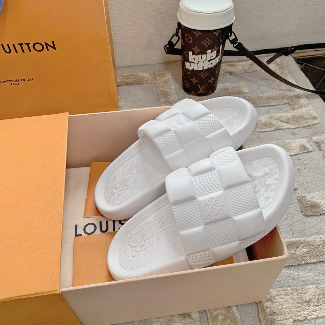 LV  Louis Vuitton ｜情侶款 🧑‍🤝‍🧑 Waterfront系列 純白色 3D壓花logo沙灘拖鞋 36-45