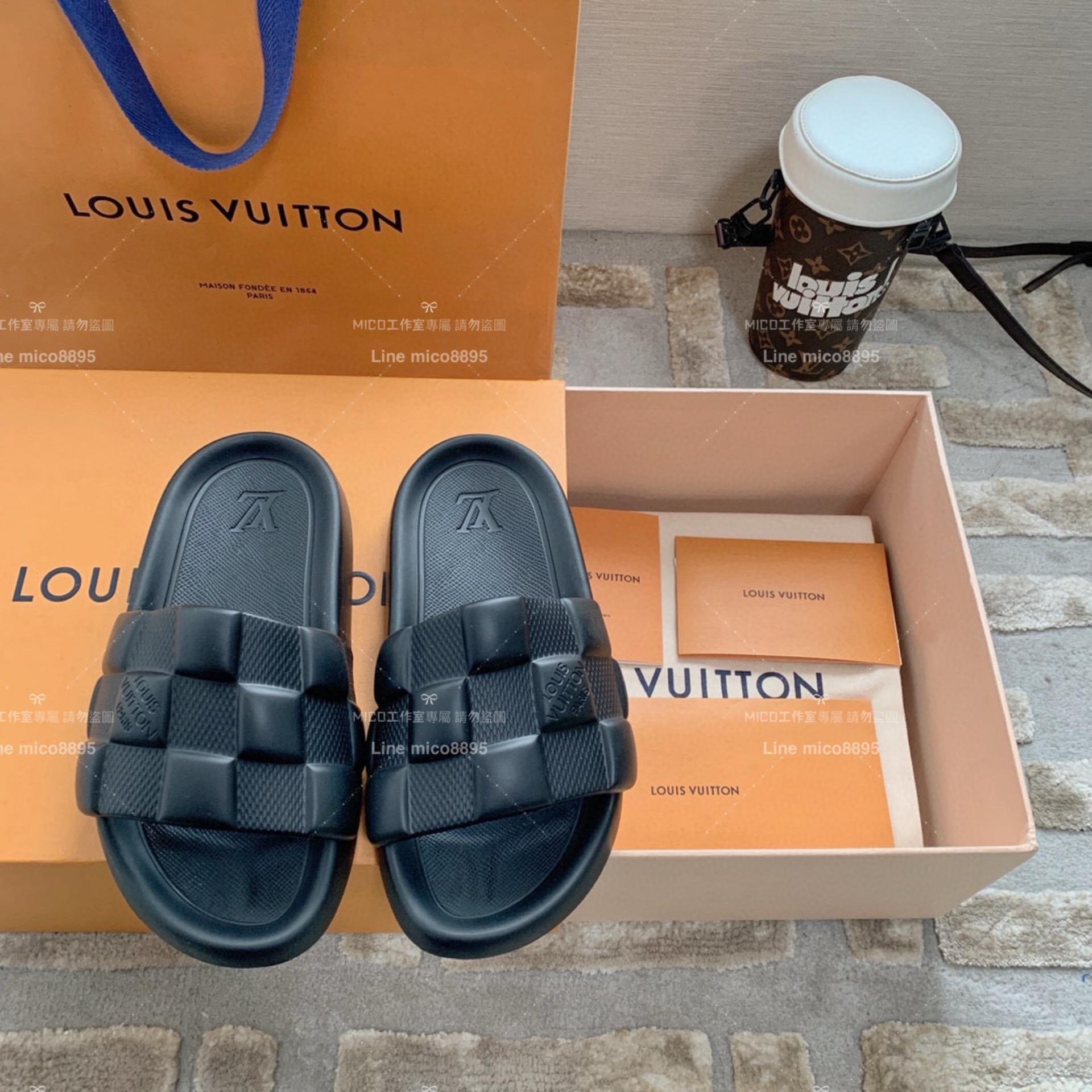 LV  Louis Vuitton ｜情侶款 🧑‍🤝‍🧑 Waterfront系列 黑色 3D壓花logo沙灘拖鞋 36-45