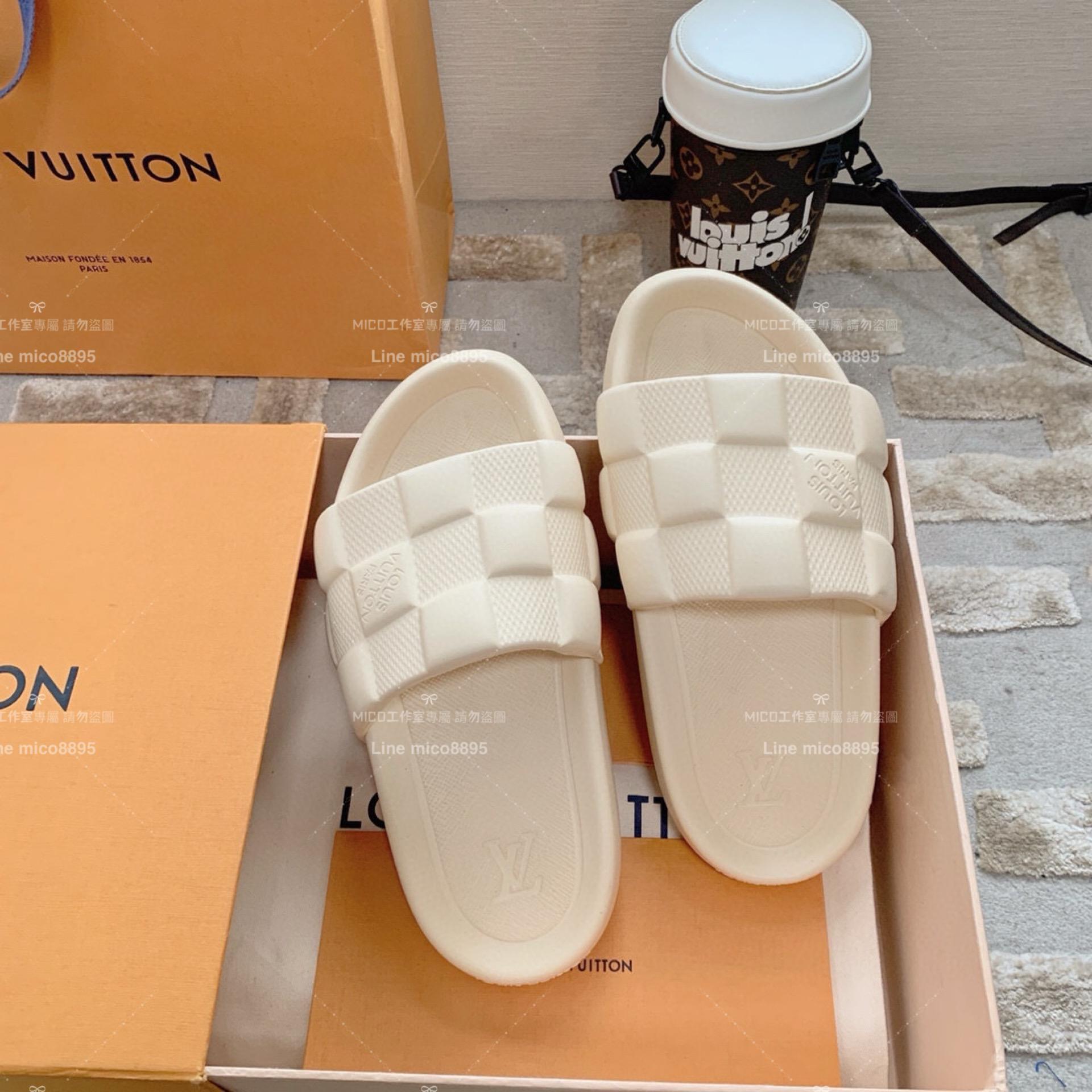 LV  Louis Vuitton ｜情侶款 🧑‍🤝‍🧑 Waterfront系列 奶油白 3D壓花logo沙灘拖鞋 36-45