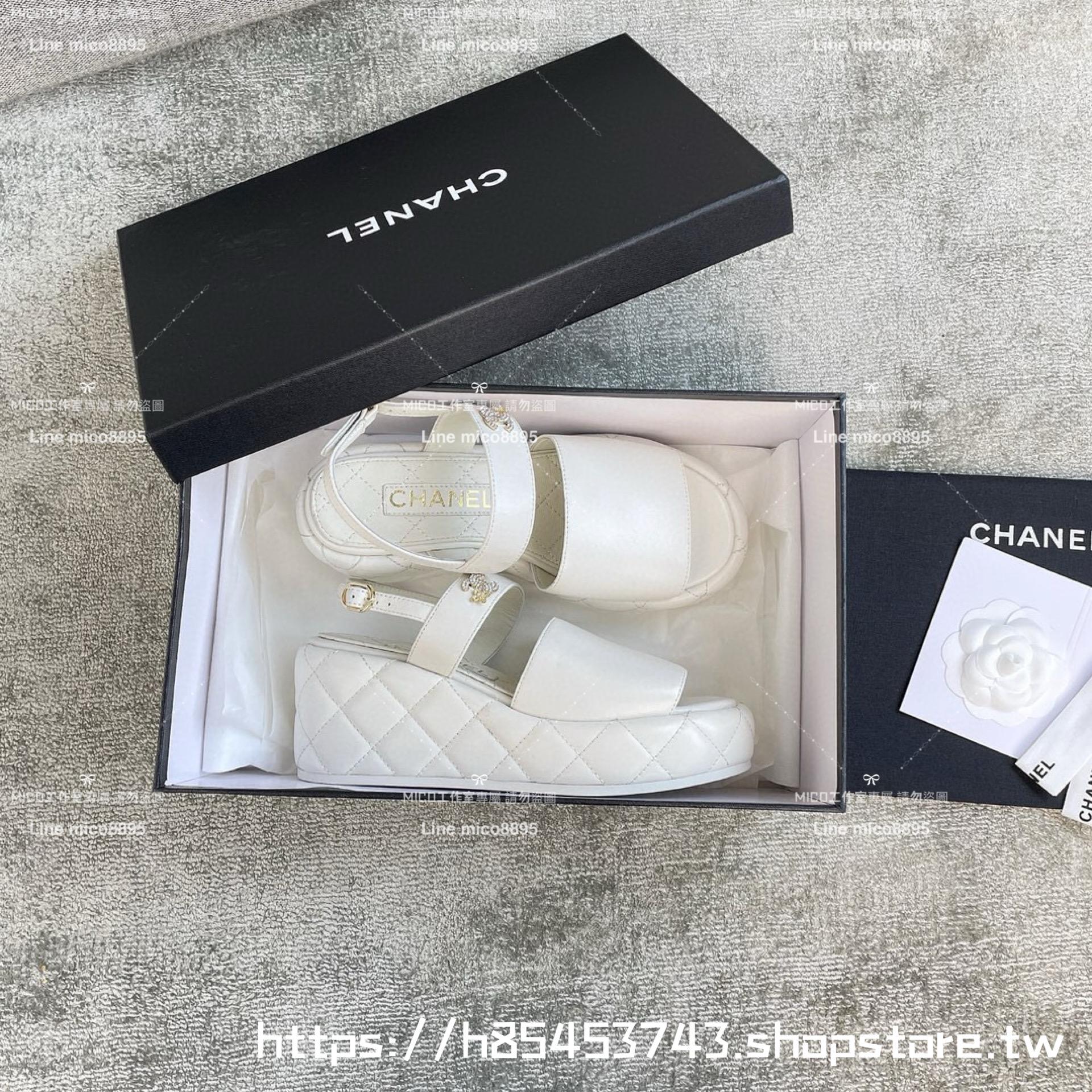 CHANEL 小香 白色羊皮鞋面 復古坡跟一片式楔形涼鞋 7cm  35-40