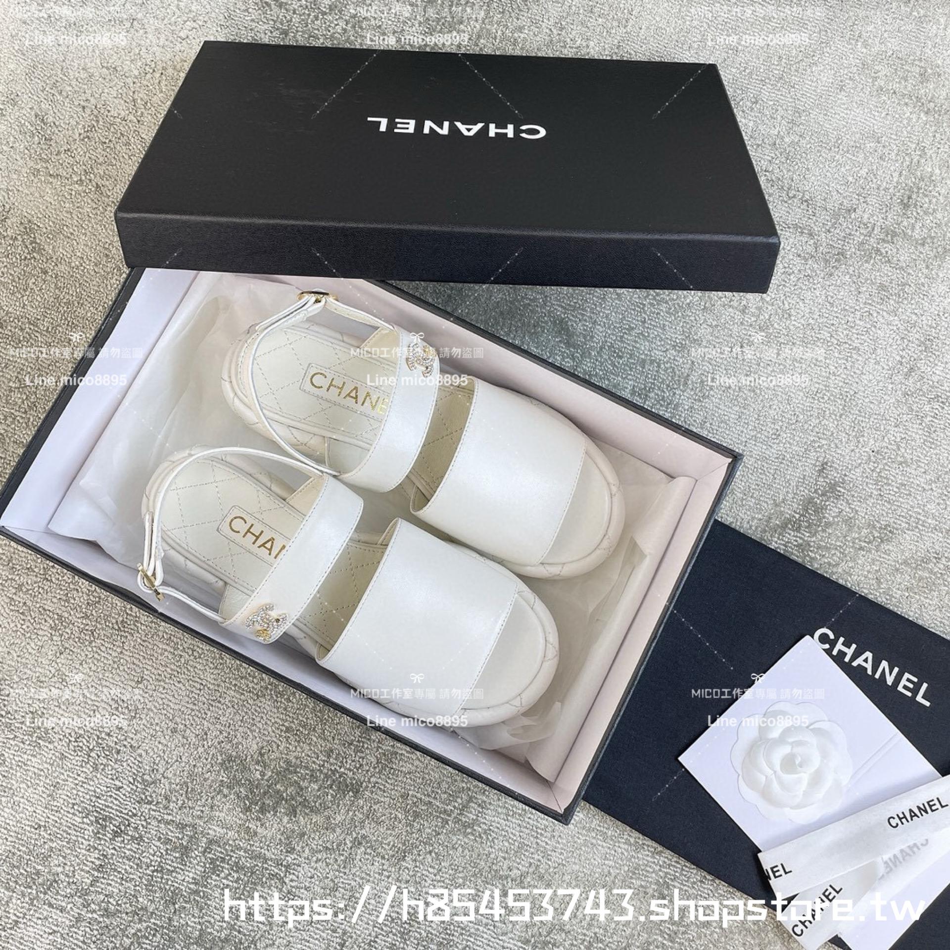 CHANEL 小香 白色羊皮鞋面 復古坡跟一片式楔形涼鞋 7cm  35-40