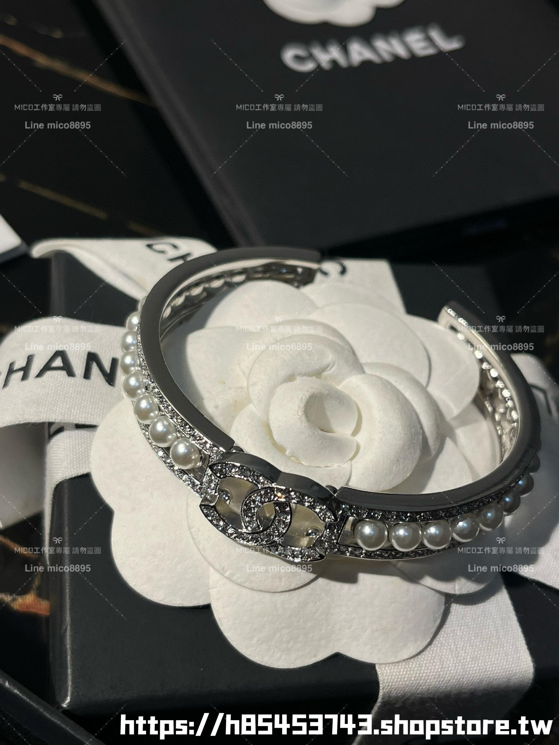Chanel 小香 銀色雙排水鑽珍珠開口滿鑽雙C手鐲 施華洛世奇水鑽