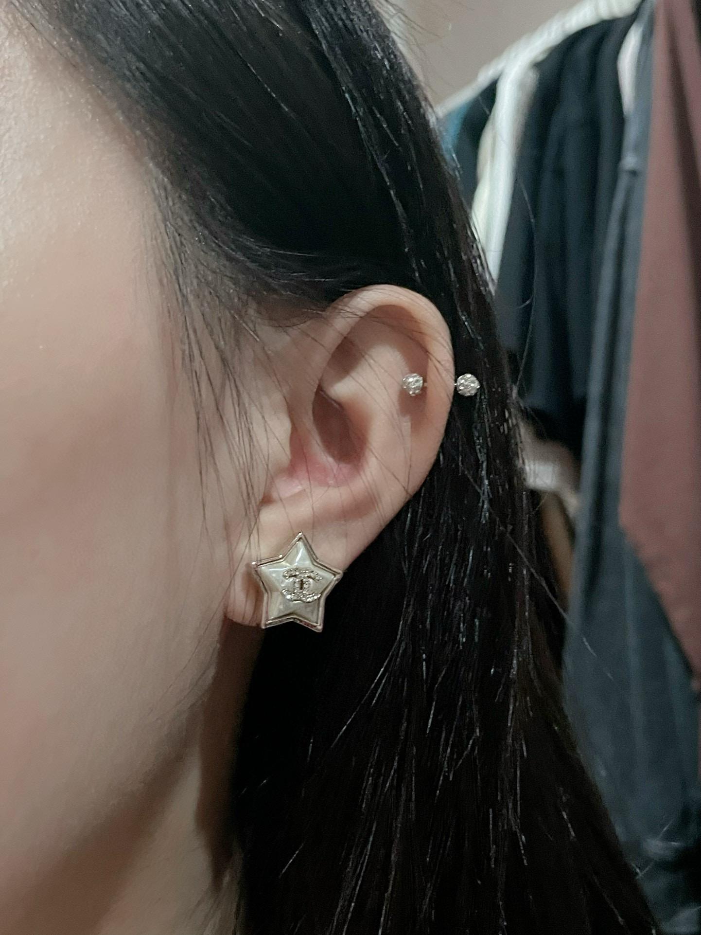 CHANEL 小香 𝑪𝒉𝒂𝒏𝒆𝒍24C雙C滿鑽白色星星耳釘 耳環