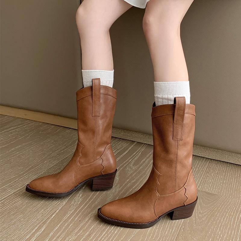 DANDT尖頭復古西部牛仔靴女棕色長靴2023新款 V口高筒騎士靴粗跟中筒靴(23 AUG SAK) 歐美女鞋