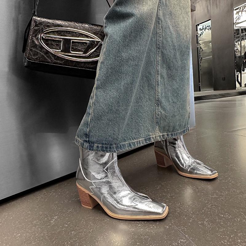 DANDT銀色短靴粗高跟女2023新款設計感小眾切爾西靴時尚v口西部牛仔靴(23 AUG SAK) 歐美女鞋