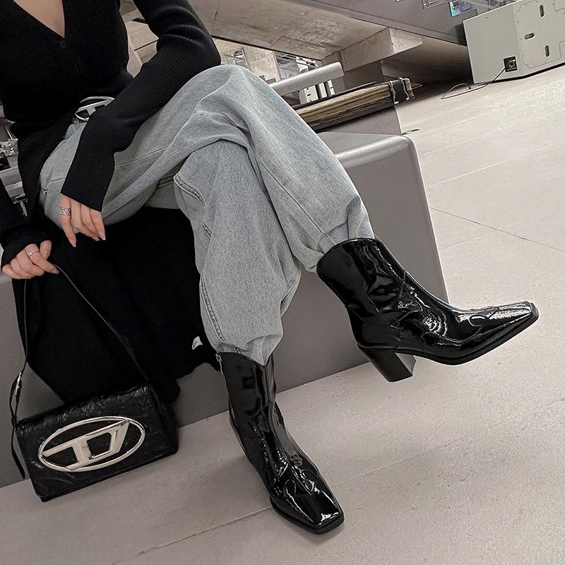 DANDT銀色短靴粗高跟女2023新款設計感小眾切爾西靴時尚v口西部牛仔靴(23 AUG SAK) 歐美女鞋