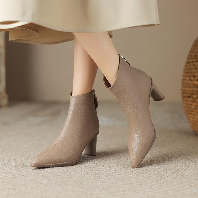 DANDT靴子女2023秋冬季白色短筒踝靴時尚女靴子加絨尖頭粗跟中跟小短靴(23 AUG SAK) 歐美女鞋