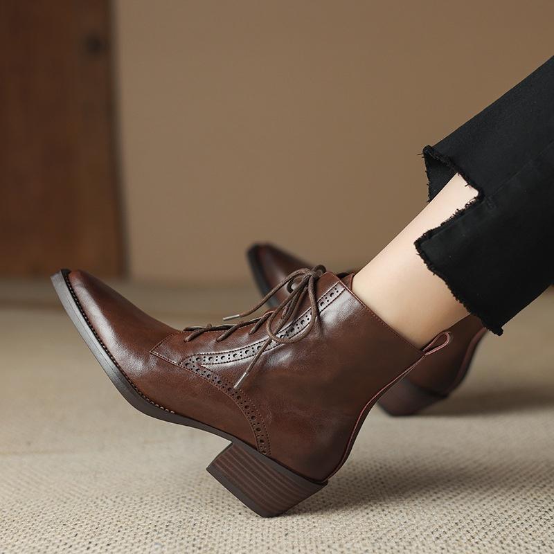 DANDT法式復古尖頭粗跟短靴女2023秋冬季新款英倫風系帶馬丁靴棕色單靴(23 AUG SAK) 歐美女鞋