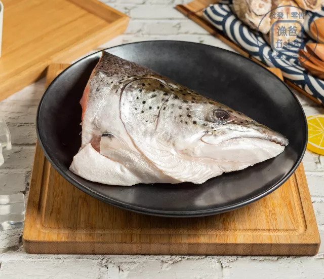 頂級挪威鮭魚頭剖半(350g±10%/邊)